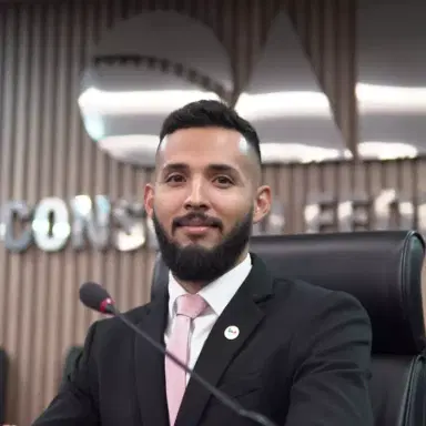 Dr. Lucas Mariano