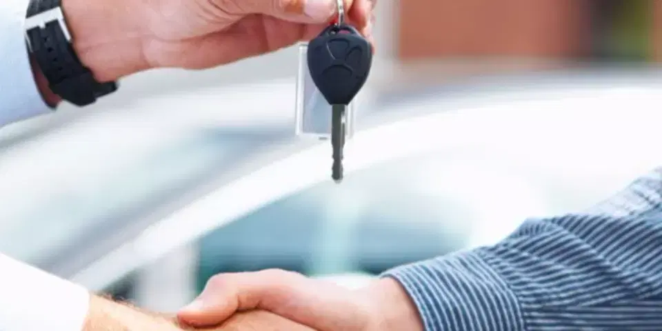 VENDI MEU CARRO PARA UM DESCONHECIDO, E NÃO FIZ A COMUNICAÇÃO DA VENDA NO DETRAN, E AGORA, O QUE FAZER?
