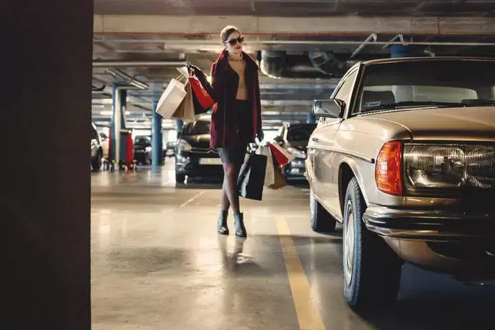 Estacionamentos têm responsabilidade por objetos deixados dentro dos veículos?