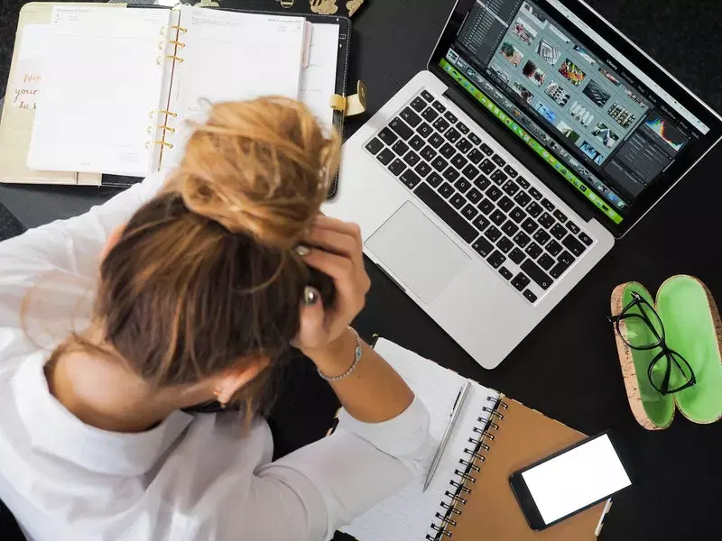 A empresa pode ficar com minha carteira de trabalho?