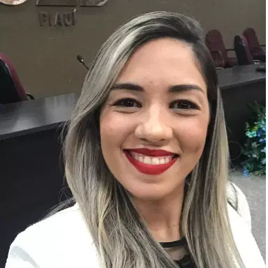 Nayla Oliveira