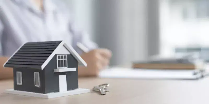 Aspectos Legais da Construção de Laje sobre Propriedades de Parentes no Brasil
