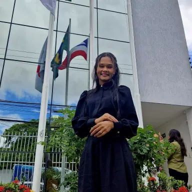 Dra. Estefane Alves