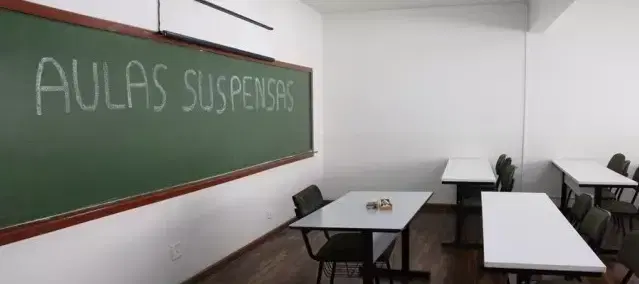 Não tenho com quem deixar meus filhos durante a pandemia. Tenho direito de ficar em casa?